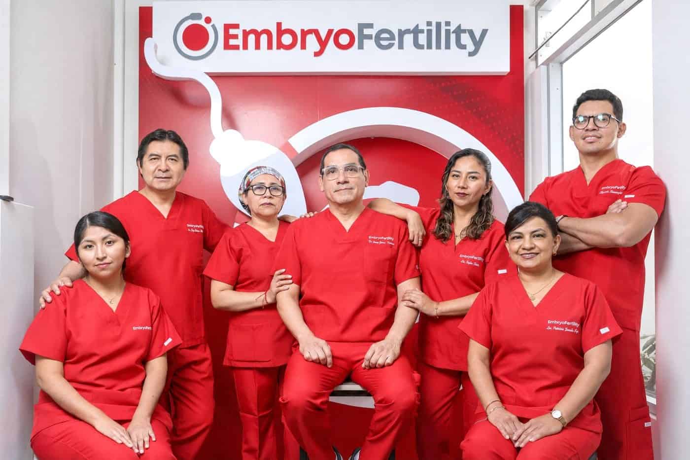 Equipo completo de EmbryoFertility en el laboratorio
