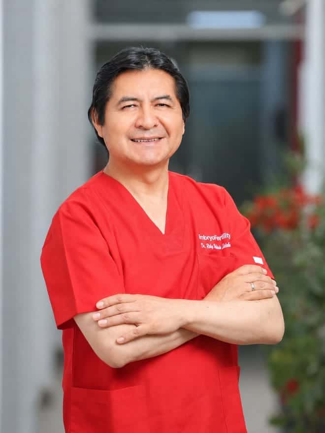 Dr. Roly Hilario, médico gineco-obstetra de EmbryoFertility